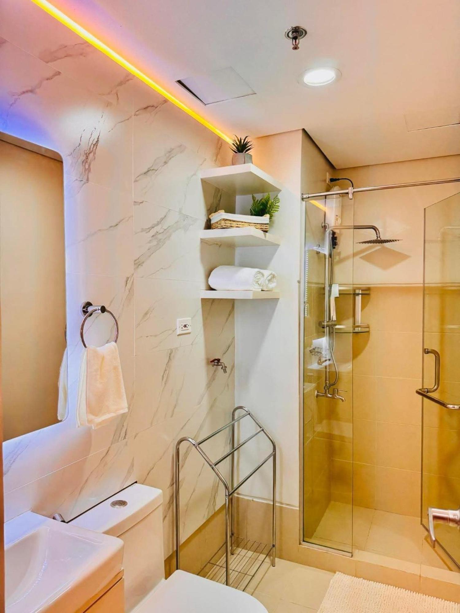Rj Elite Escape 2Br Condo W Balcony Near Sm Iloilo Dış mekan fotoğraf